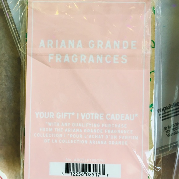 ⏰🤍🖤Ariana Grande CD single(2pcs) plus more! - Picture 2 of 11